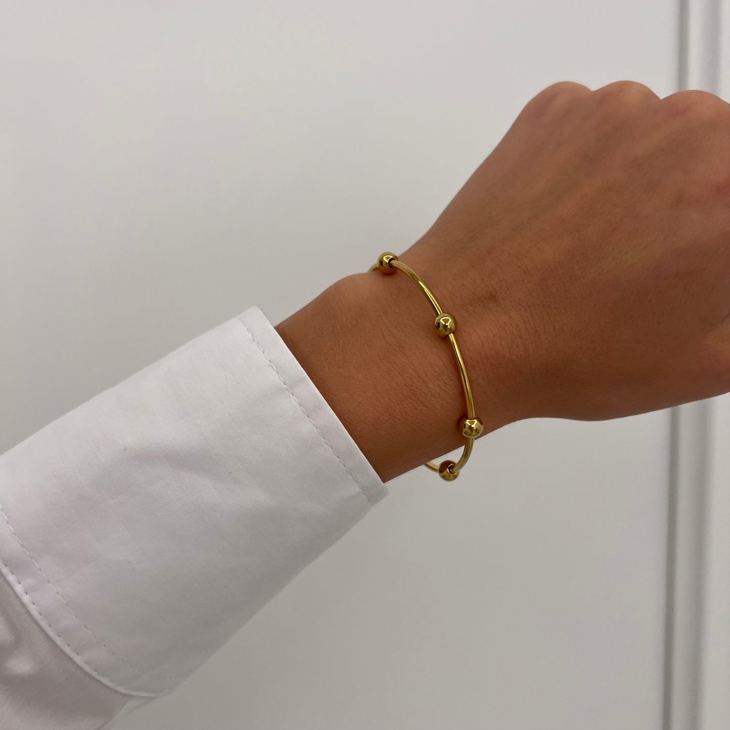 Minimalistic Round ball open bangle