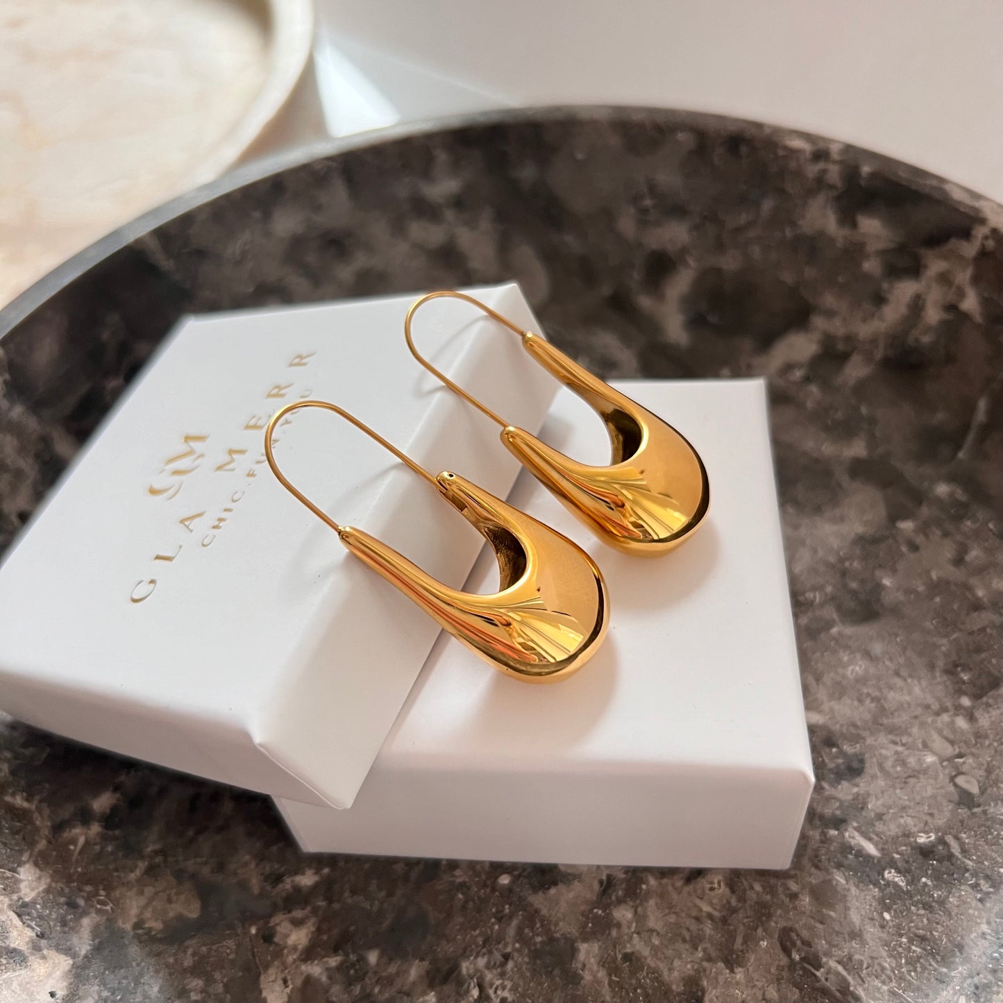 Sleek pin drop earings