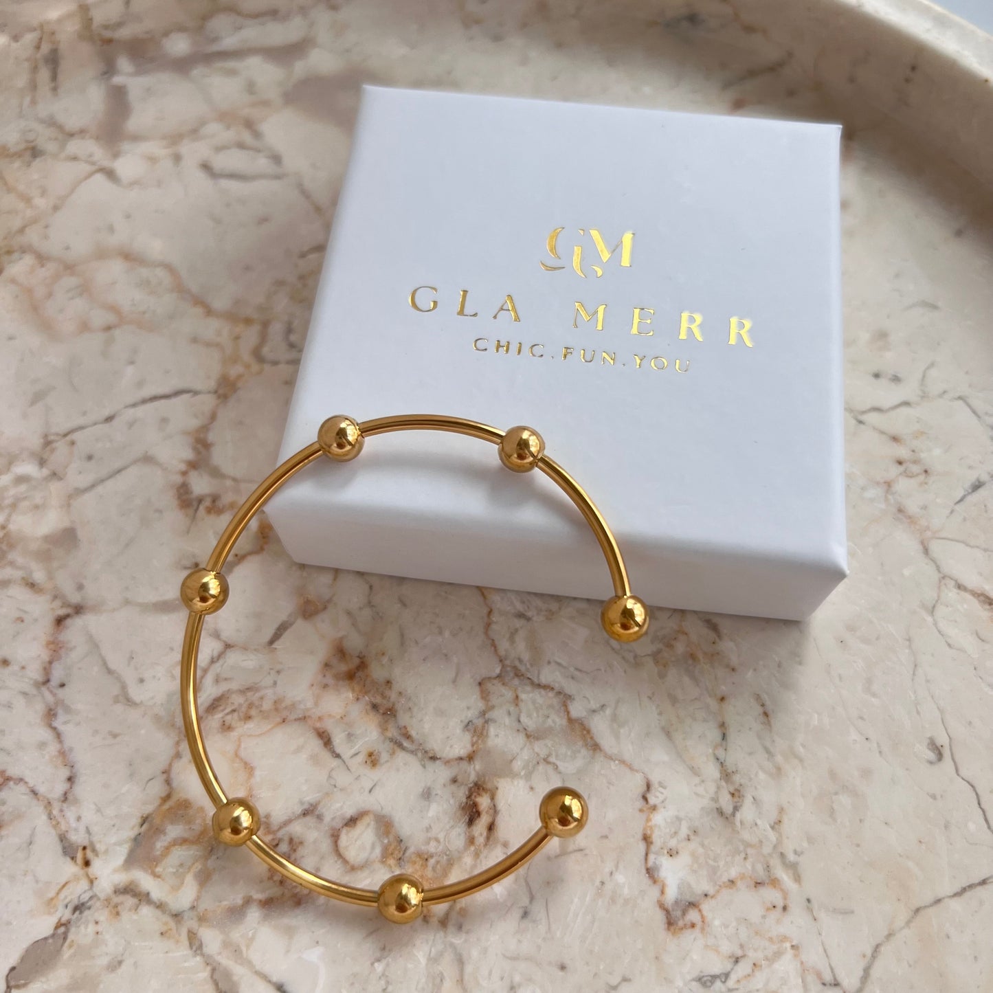 Minimalistic Round ball open bangle