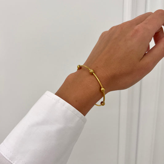 Minimalistic Round ball open bangle