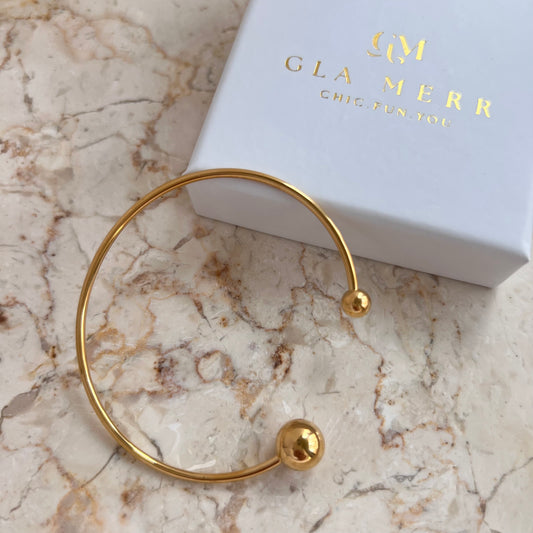 Ball statement bangle