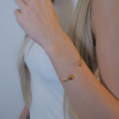 Ball statement bangle